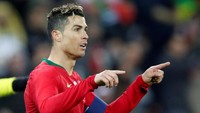 Kemenangan ini memperpanjang laju tidak terkalahkan Portugal menjadi delapan laga sejak kalah adu penalti dari Chile di semifinal Piala Konfederasi 2017. Makin spesial bagi Ronaldo karena dia kini telah mencetak 81 gol internasional terbanyak ketiga di bawah Ali Daei dan Ferenc Puskas. (Foto: Arnd Wiegmann/Reuters)
