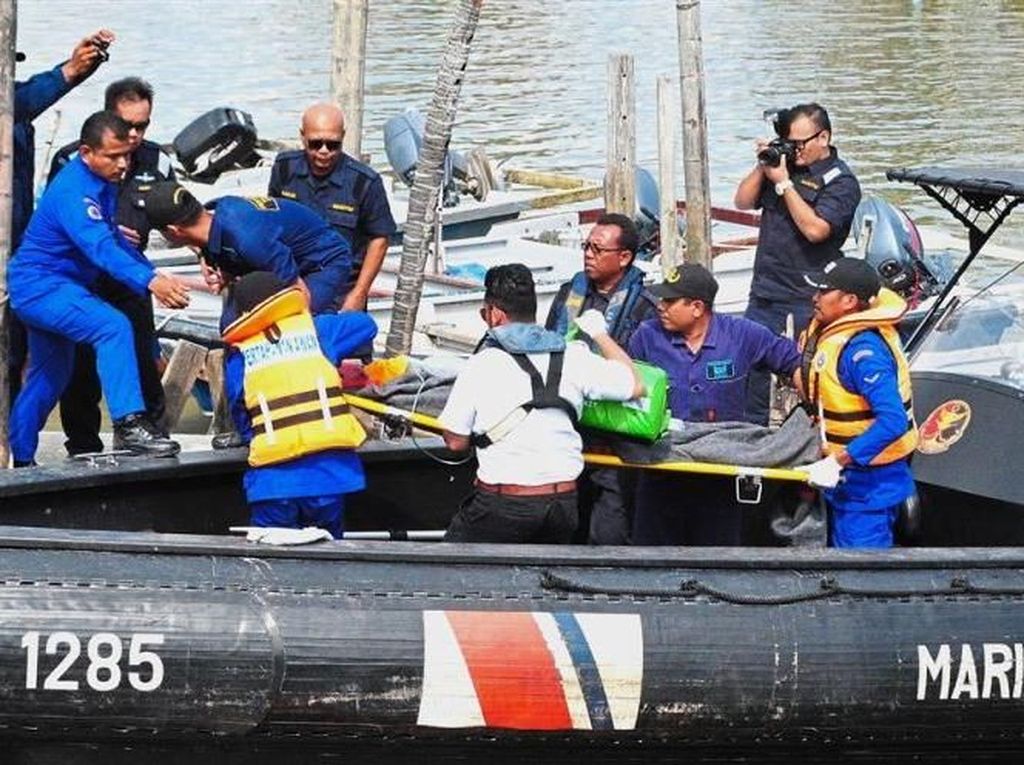 Setelah 50 Jam, 2 Awak Kapal Tenggelam di Malaysia Diselamatkan