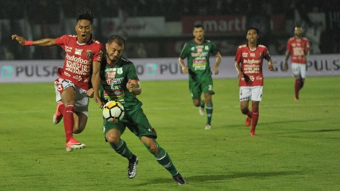 Bali United menang 1-0 atas PSMS Medan. (Foto: Nyoman Budhiana/Antara) Bali United menang 1-0 atas PSMS Medan. (Foto: Nyoman Budhiana/Antara)