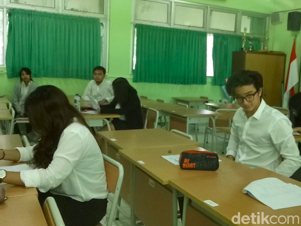 Banyak Seleb Tampak Ujian Paket C, Aliando & Zaskia Gotik Juga akan Ikutan? Banyak Seleb Tampak Ujian Paket C, Aliando & Zaskia Gotik Juga akan Ikutan?
