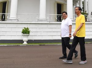 Kisah Sepatu Buccheri dan Sneakers Kegedean Jokowi Kisah Sepatu Buccheri dan Sneakers Kegedean Jokowi