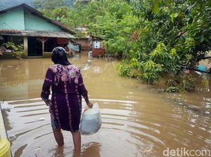 Ketinggian Air Mulai Surut, Warga Palabuhanratu Diminta Waspada