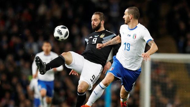 Timnas Italia baru kebobolan dari Argentina di babak kedua.