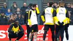 Latihan Perdana Bolt di Lapangan Hijau