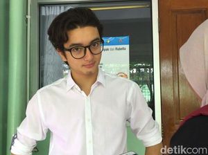 Stripping Terus, Bryan Domani Rela Kurangi Job Demi kejar Paket C Stripping Terus, Bryan Domani Rela Kurangi Job Demi kejar Paket C
