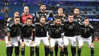 Tanpa Messi dan Aguero, Argentina mengandalkan Gonzalo Higuain di lini depan. Higuain disokong oleh Angel Di Maria, Manuel Lanzini, dan Giovani Lo Celso. Foto: Laurence Griffiths/Getty Images