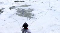 Mancing Ikan di Lautan Busa