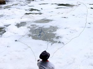 Mancing Ikan di Lautan Busa Mancing Ikan di Lautan Busa