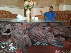 Ada Meja Ukiran Naga dan Perabot Impor di Rumah Mujiono Rp 17 M