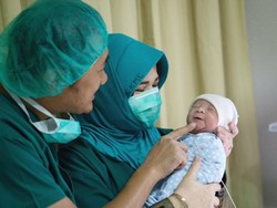 Tentang Sunat Saat Bayi Seperti Anak Zaskia Mecca