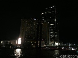 Earth Hour Dimulai, Kawasan Bundaran HI Jadi Gelap