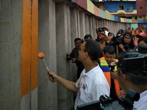 Potret Anies Ngecat Kampung dan Tebar Ikan di Danau Sunter Potret Anies Ngecat Kampung dan Tebar Ikan di Danau Sunter