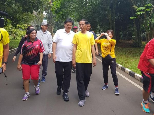 Kaus Kuning dan Chopper Emas di Obrolan Cawapres Jokowi-Airlangga