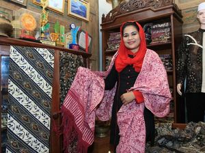 Ini Cerita Puti Tentang Batik Gedog Tuban yang Ia Kagumi Ini Cerita Puti Tentang Batik Gedog Tuban yang Ia Kagumi