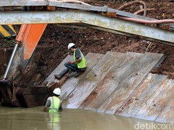 Anies Ingin Ada Penghijauan di Program Naturalisasi Sungai DKI