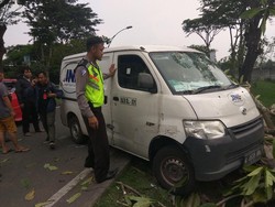 Lokasi Mobil Tabrak Pohon Kamboja Dikenal Angker, Ini Ceritanya