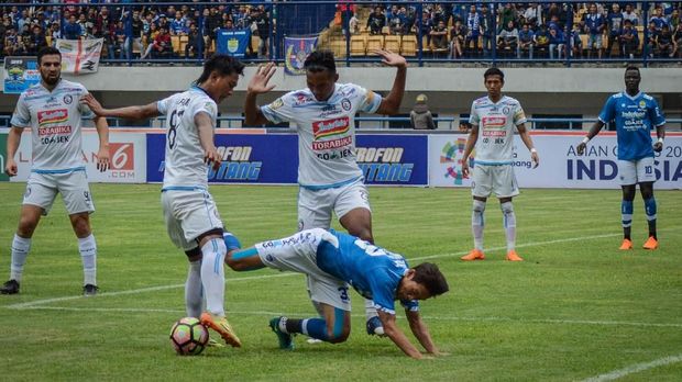 Persib Temukan Keseimbangan di Lini Pertahanan
