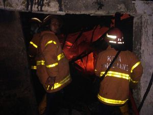 12 Jam Petugas Berjibaku Padamkan Kebakaran Pabrik di Tangerang