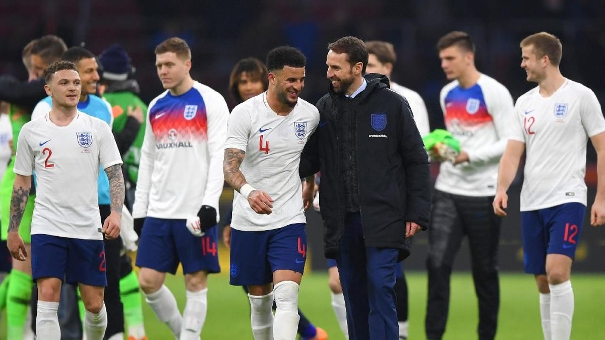 Manajer Inggris Gareth Southgate dan para pemainnya (Foto: Shaun Botterill/Getty Images)