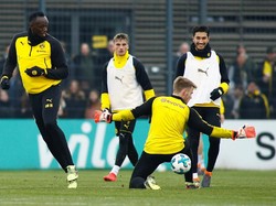 Setelah bertahun-tahun memendam hasrat untuk berkarier sebagai pesepakbola, Bolt akhirnya merasakan juga bagaimana berlatih ala pesepakbola. (Thilo Schmuelgen/Reuters)