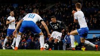 Berselang sepuluh menit setelah gol Banega, Argentina mencetak gol kedua melalui kaki Lanzini. Foto: Phil Noble/Reuters