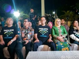 Earth Hour, Anies Padamkan Listrik di Balai Kota Earth Hour, Anies Padamkan Listrik di Balai Kota