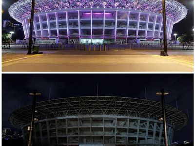 Before After Stadion GBK Jadi Gelap Saat Earth Hour