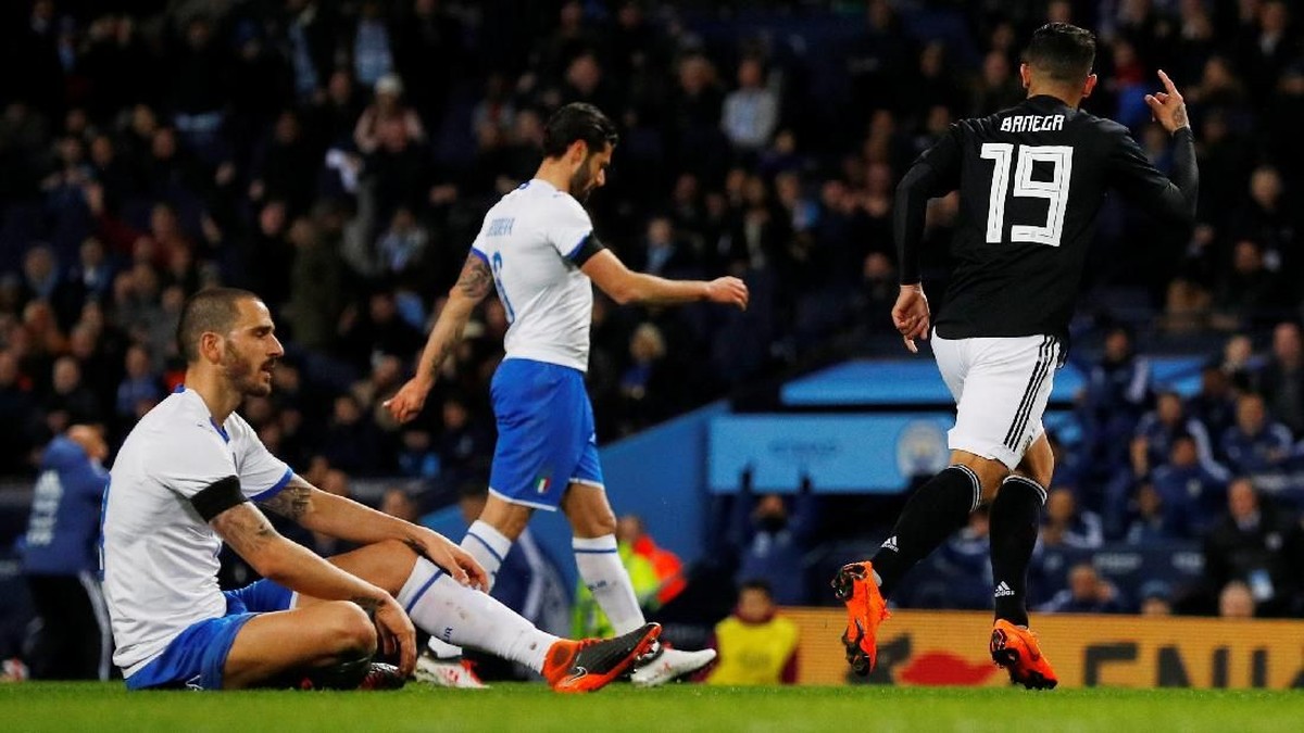 Italia kalah 0-2 dari Argentina di laga uji coba. (Foto: Phil Noble/Reuters)