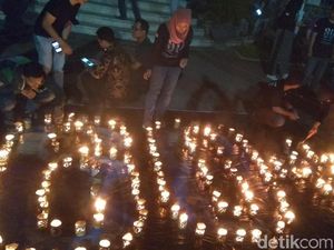 Earth Hour di Surabaya: Formasi Angka hingga Kampanye Flora Fauna Earth Hour di Surabaya: Formasi Angka hingga Kampanye Flora Fauna