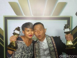 Ernest Prakasa dan Istri Saling Isi Lewat Naskah Film