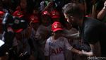 Beckham Sapa Penggemar di Jakarta