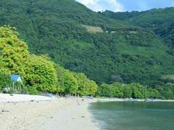 Pantai di Pulau Ini Bikin Jatuh Hati