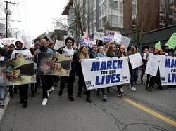 Massa Demo di AS Tolak Kekerasan dengan Senjata Api