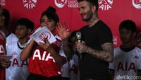 Beckham Sapa Penggemar di Jakarta