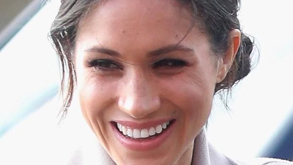 Bukti Meghan Markle Tetap Memesona dengan Rambut Berantakan