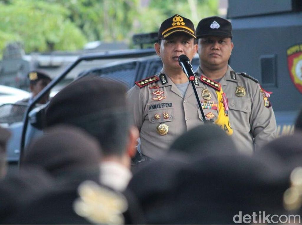 Ada Hujan Duit di Makassar, Warga Heboh Ada Hujan Duit di Makassar, Warga Heboh