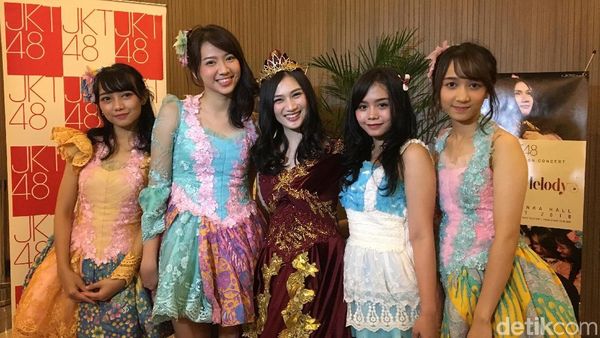 Melepas Melody Nurramdhani Laksani