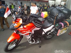 Tunggangi Sepeda Motor, Pria Ini Siap Bertualang Jakarta-London