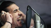 Menjadi pelapis abadi Victor Valdes, Jose Manuel Pinto meninggalkan dunia sepakbola saat memutuskan pensiun. Dia kini jadi musisi dan punya label musik sendiri. (Instagram)