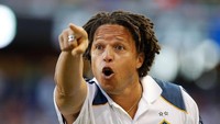 Cobi Jones menjalani 164 pertandingan bersama timnas Amerika Serikat, menjadi pemegang rekor penampilan terbanyak di negaranya. (Foto: Mike Stobe/Getty Images for New York Red Bulls)