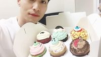 Ini 10 Keseruan si Tampan Lee Dong Wook Saat Sedang Menikmati Makanan