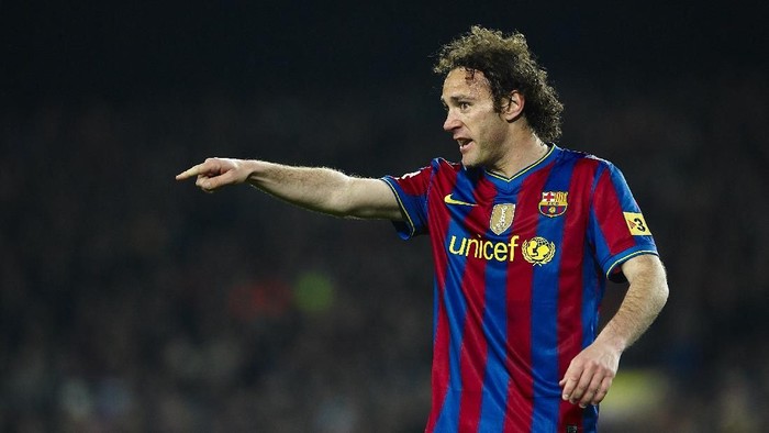 Gabriel Milito BARCELONA, SPAIN - MARCH 14: Gabriel Milito of FC Barcelona gives instructions during the La Liga match between Barcelona and Valencia at the Camp Nou Stadium on March 14, 2010 in Barcelona, Spain. Barcelona won 3-0. (Photo by Manuel Queimadelos Alonso/Getty Images)