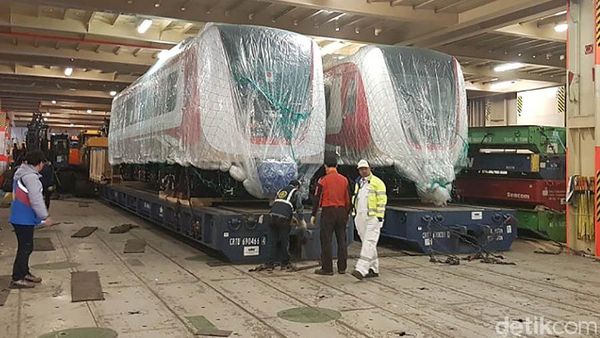 Penampakan Kereta LRT OTW dari Korsel ke Jakarta