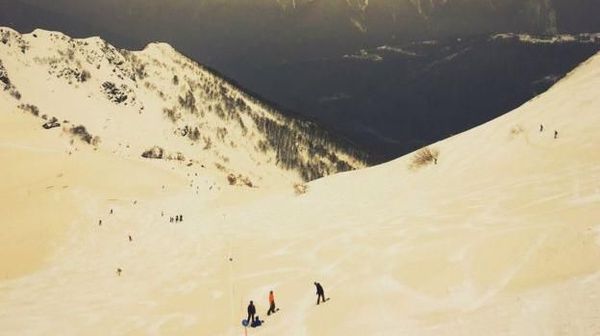 Penampakan Salju Oranye di Eropa Timur