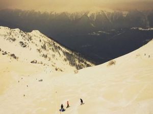 Penampakan Salju Oranye di Eropa Timur