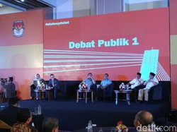 Aries Sindir Oded soal Smart City di Debat Pilwalkot Bandung