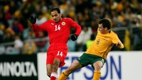 Salman Isa punya jumlah caps yang sama dengan Mubarak, yakni 153 laga. Mantan pemain timnas Bahrain ini pensiun dari sepakbola internasional pada 2012. (Foto: Matt King/Getty Images)