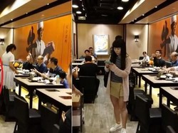 Jorok! Ibu Ini Suruh Anaknya Buang Air Kecil di Gelas Restoran