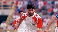 Adnan Al Talyani memperkuat timnas Uni Emirat Arab dari 1983-1997 dan melalui 161 pertandingan. Dia ada di posisi 10. (Foto: Nader DEL RIO / AFP PHOTO)
