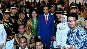 Momen Jokowi dan Keluarga Hadiri Pernikahan Ajudan Ganteng